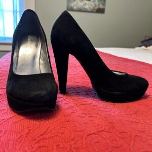 Calvin Klein Suede Carley Pin-Up Pumps in Size 7